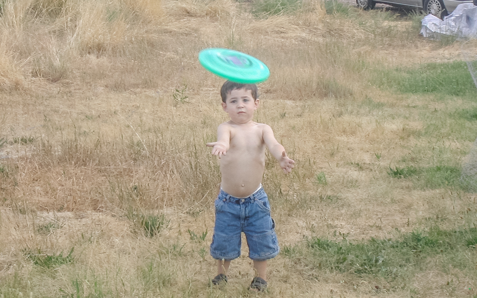 Nevan Doig playing frisbee