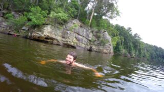 11164852_Beehive-Point-Ritchie-Schafe Camping Beehive Point - Ritchie Schafe in the water after a cliff jump