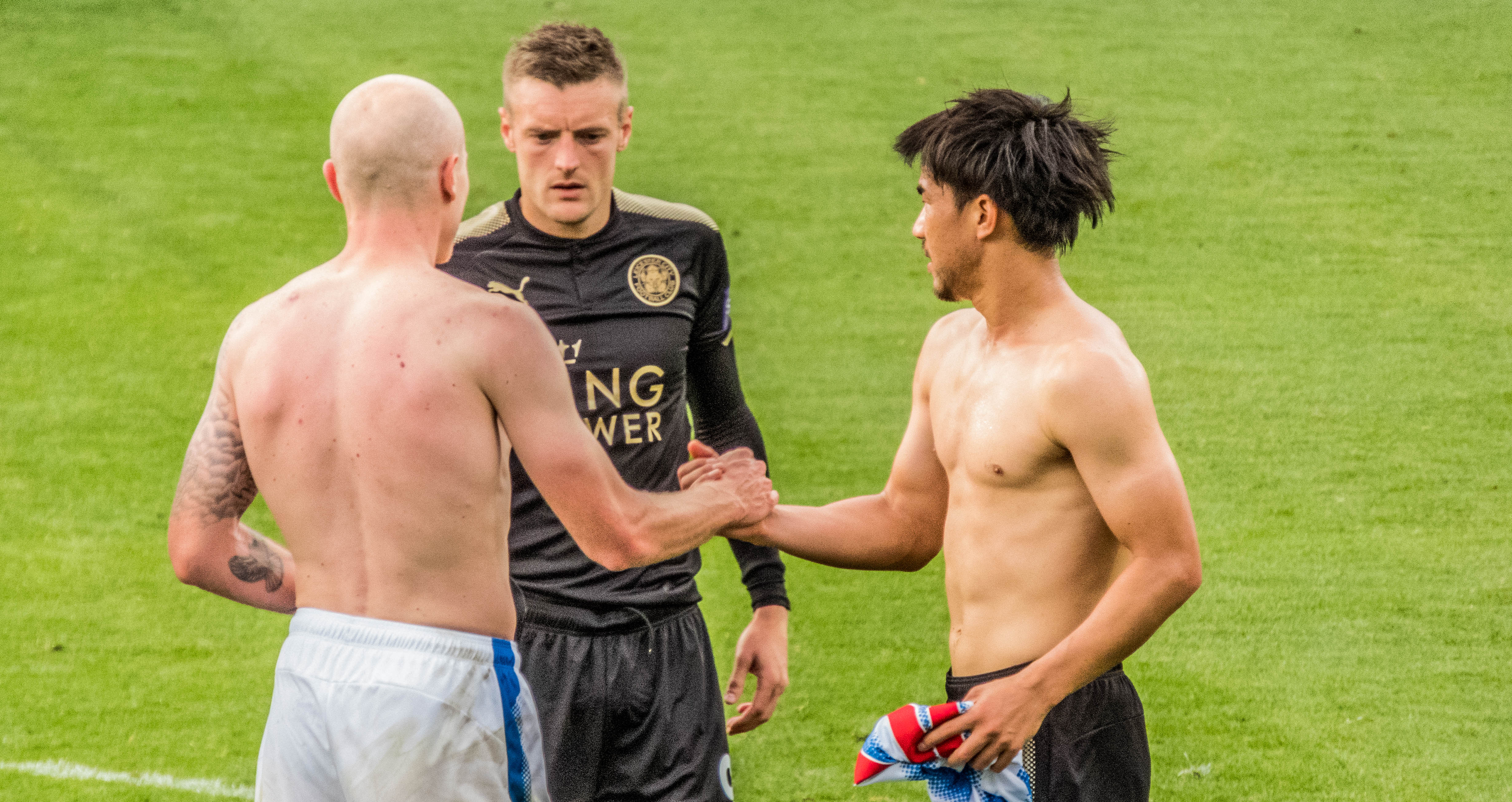 Vardy about to shake hands with Mooy